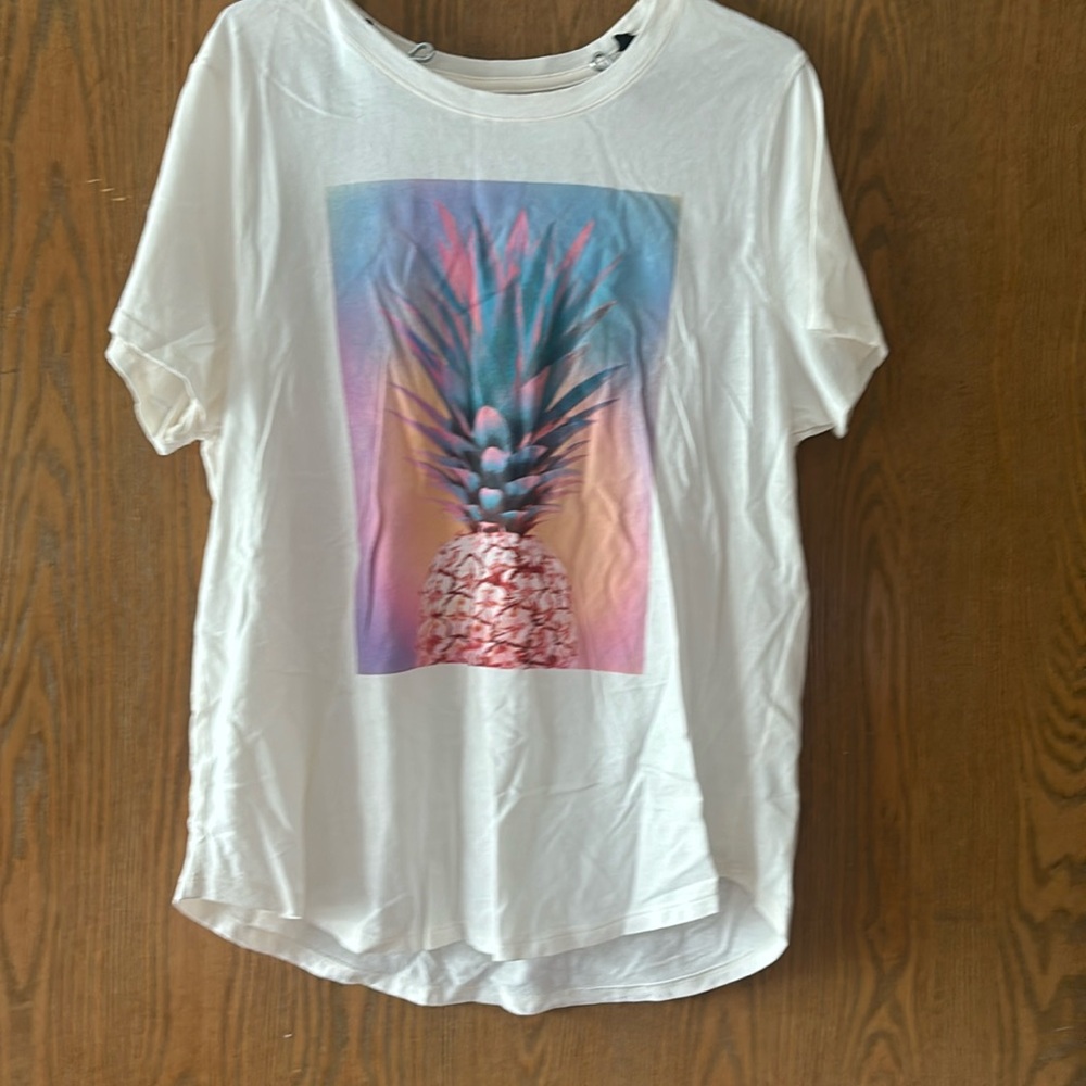 NWOT  Old Navy Pineapple  tee-shirt , Size (L)
